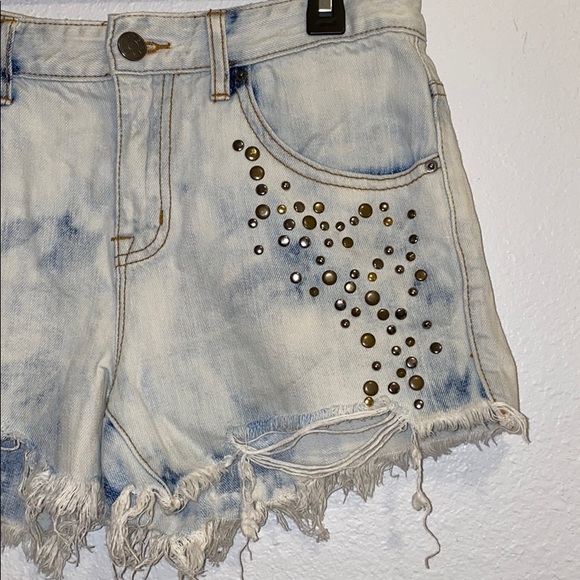BDG Mid ride Freja Vintage Fit Denim Shorts - Picture 3 of 8